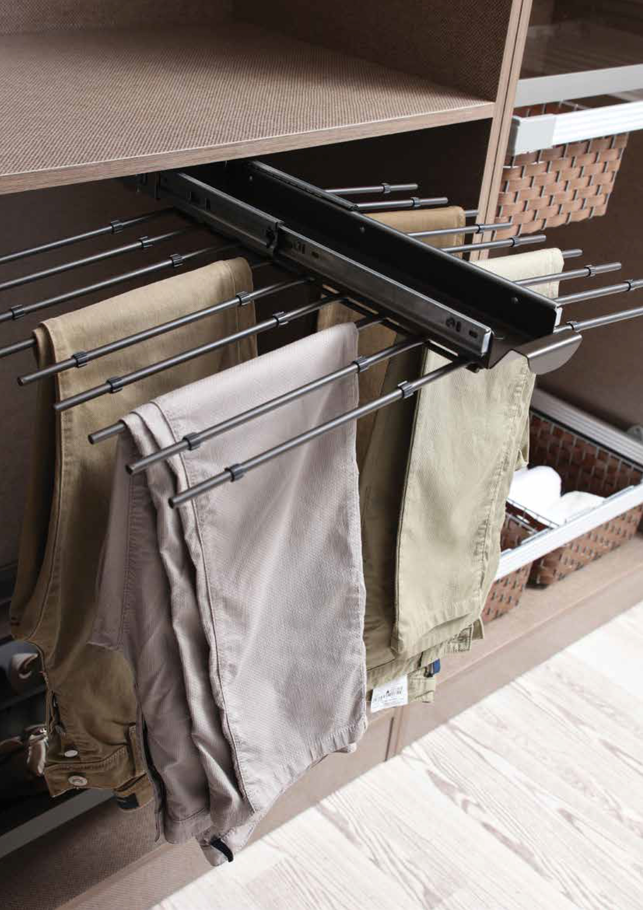 01.030.01 ( Multi Trouser Hanger )